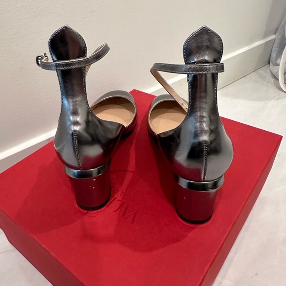 Valentino Garavani metallic ankle strap heels in size 37. Leather. Made in Italy - Picture 5 of 8